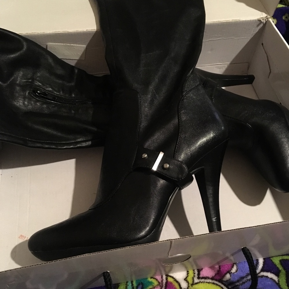 New never worn black Nine West knee boots 8.5